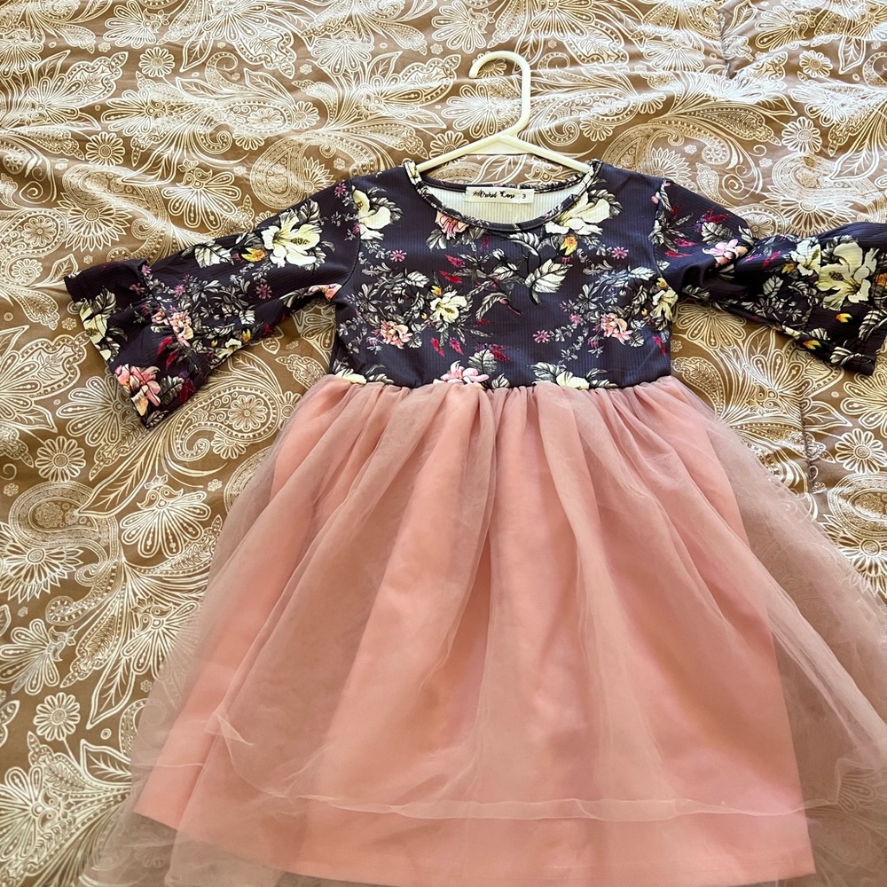 Beautiful 3T dress!